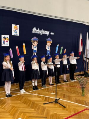 Miniaturka artykułu 14 października Ślubowanie i pasowanie klas pierwszych